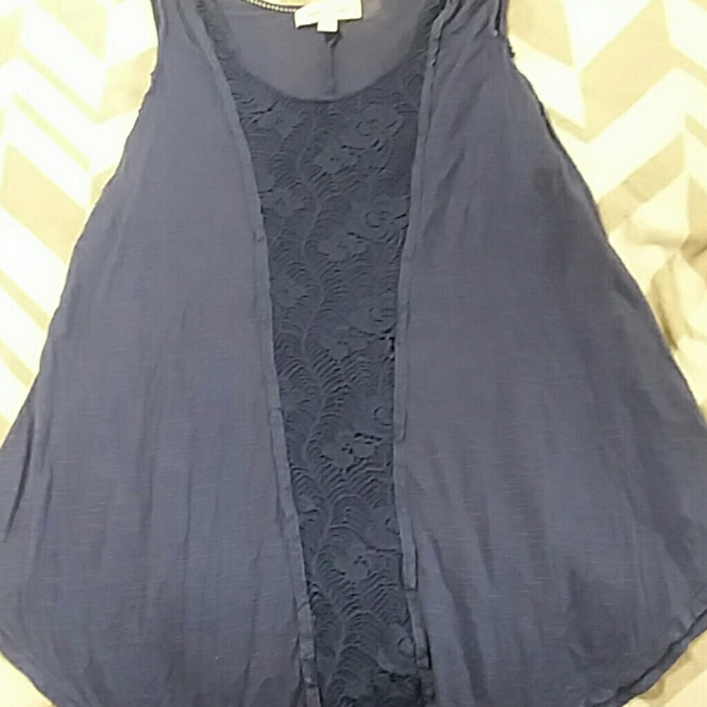 navy top